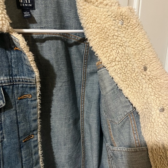 Oversized Gap denim jacket with Sherpa lining - Picture 4 of 4